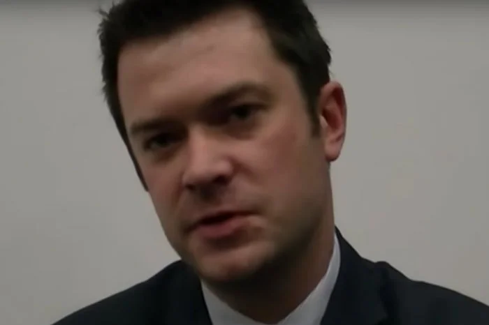 Marek Pyza zarzucił Antoniemu Macierewiczowi kłamstwo w kontekście raportu o katastrofie smoleńskiej.
