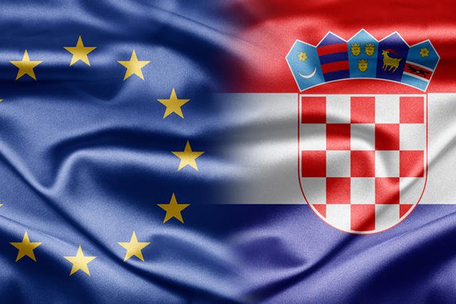 [url=http://www.shutterstock.com/pic-106006199/stock-photo-european-union-and-croatia.html?src=b7-QISQV5kH03fUYZ9V_tA-1-2]Chorwacja została 28. członkiem Unii Europejskiej[/url]
