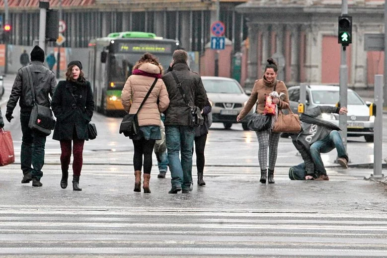 Ostrzegamy: w najbliższym czasie na drogach i chodnikach będzie naprawdę ślisko.