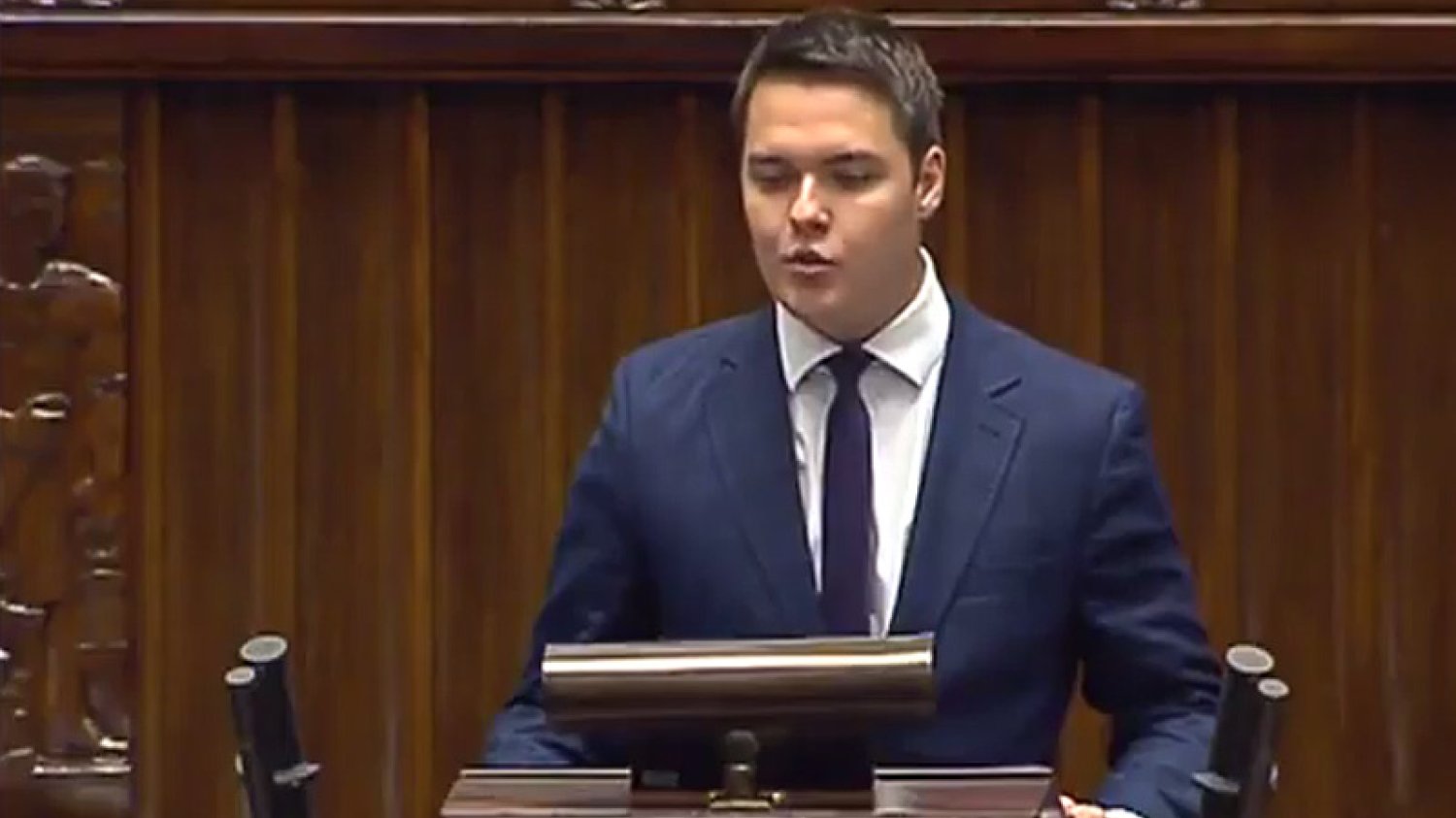 Projektu PiS dążącego do podwyższenia cen paliw w Polsce nie był w stanie zaakceptować nawet... poseł PiS. Łukasz Rzepecki w Sejmie stanowczo sprzeciwił się tzw. Paliwo+.