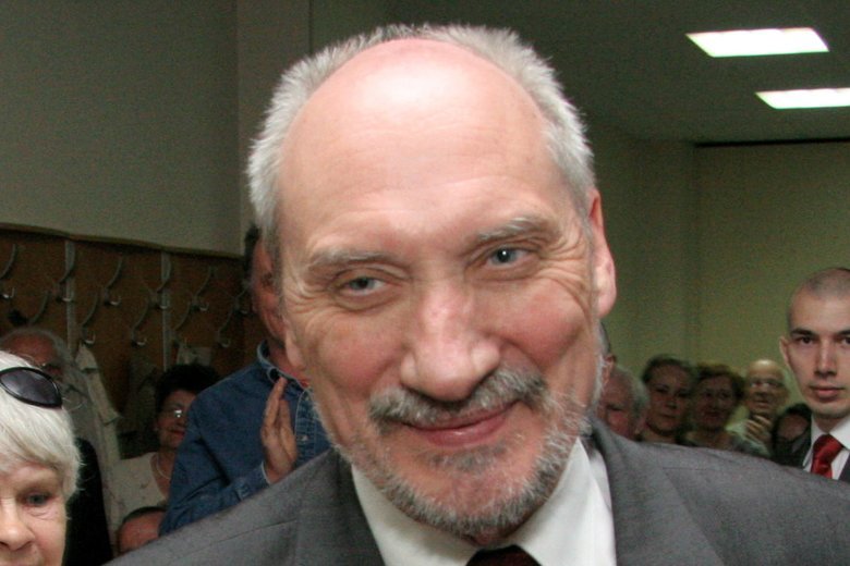 Kolejna zmiana wersji co do raportu podkomisji smoleńskiej. Tym razem ma on być całościowy, a nie częściowy.