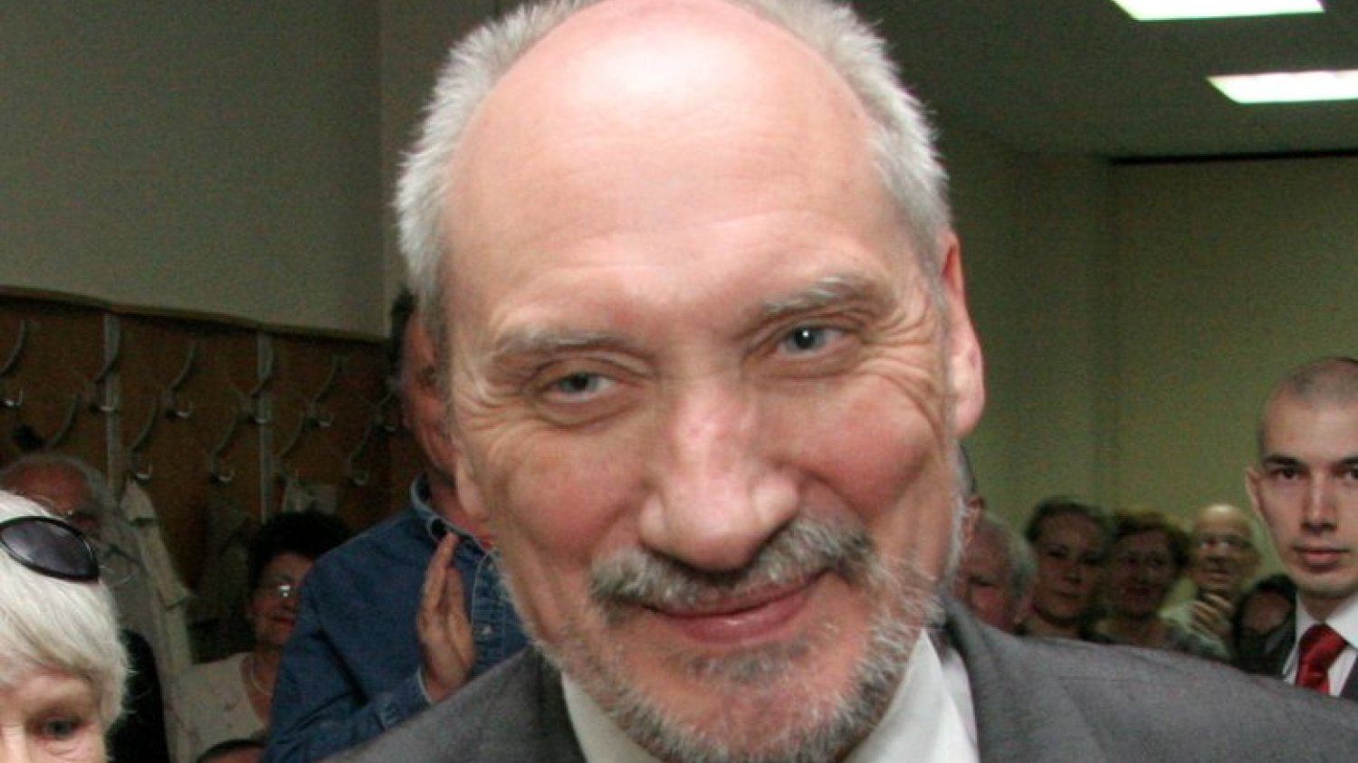 Kolejna zmiana wersji co do raportu podkomisji smoleńskiej. Tym razem ma on być całościowy, a nie częściowy.
