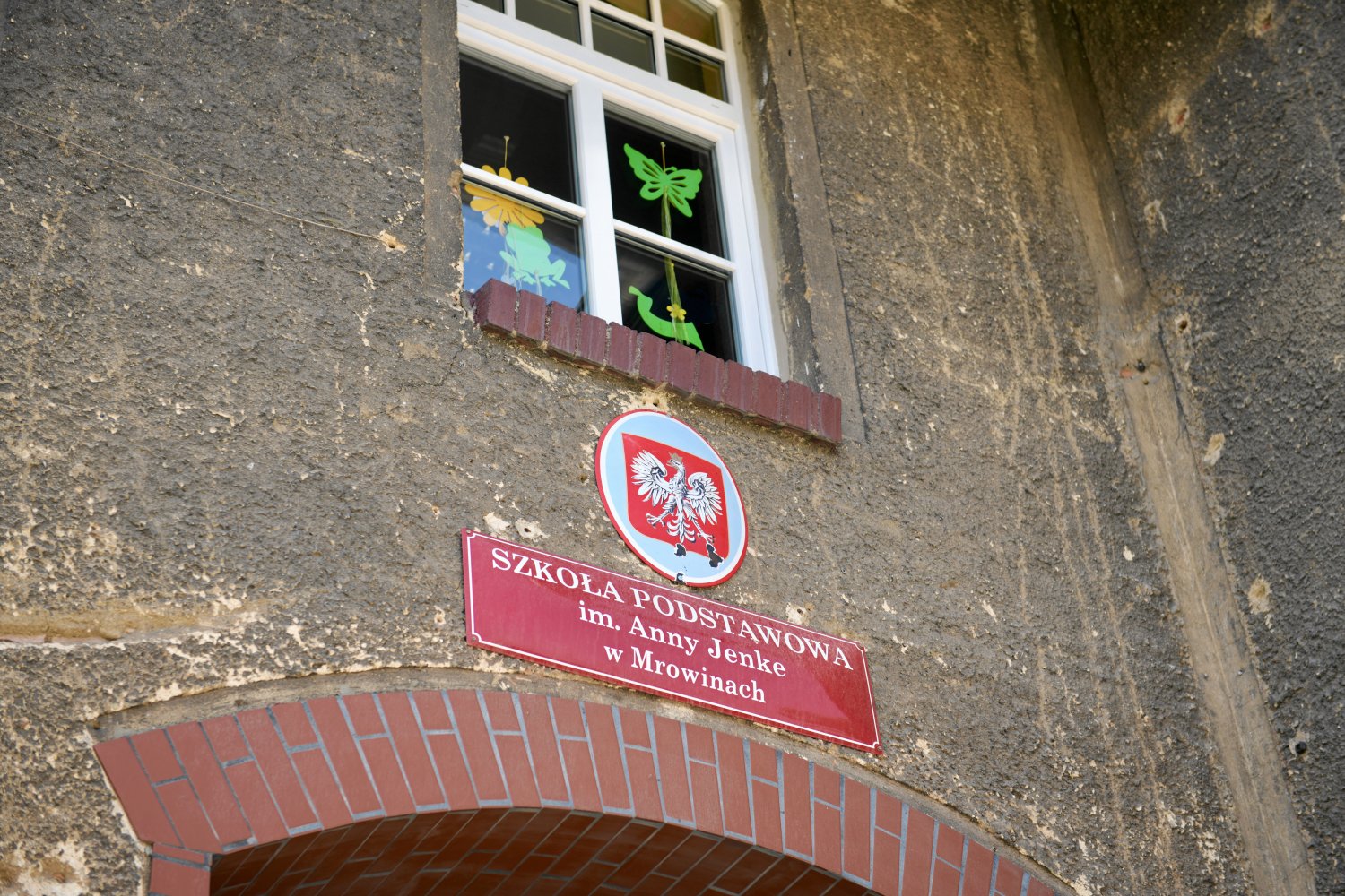 Świadectwo szkolne za Kristinę odebrała mama.