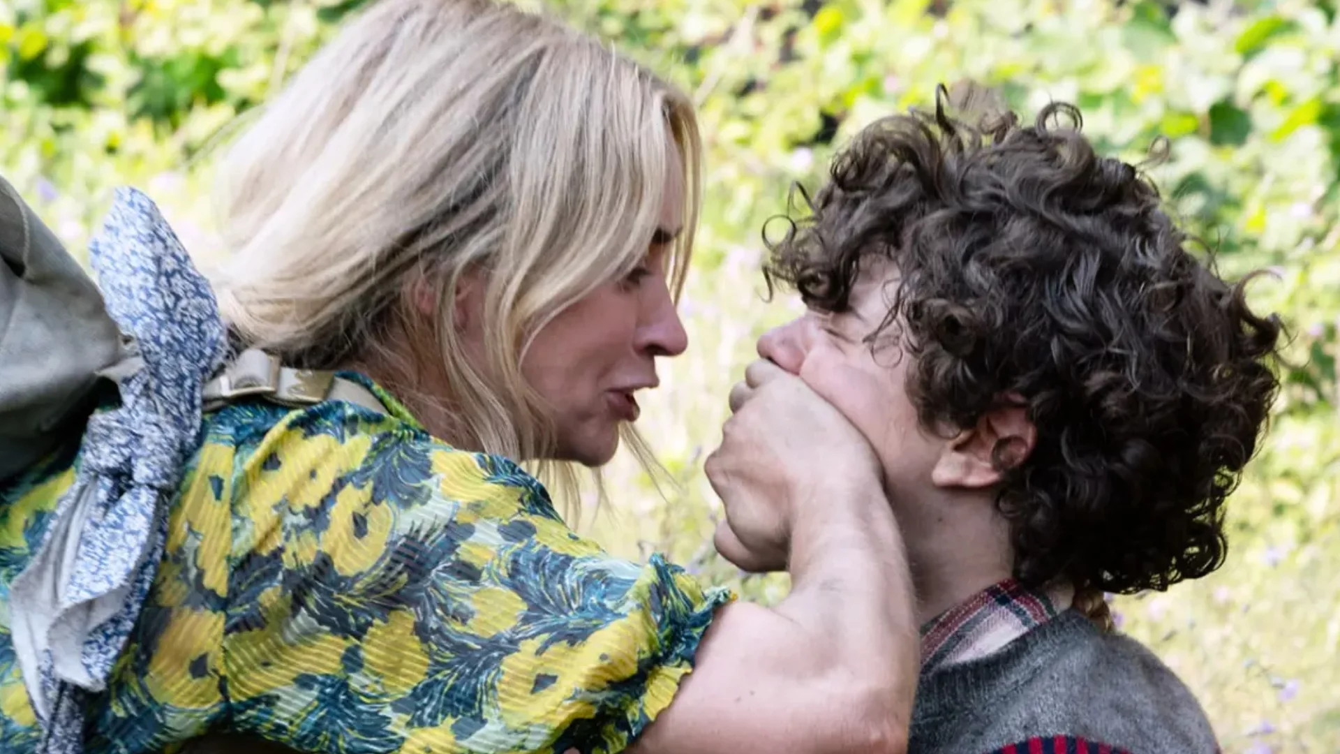 Emily Blunt i Noah Jupe w filmie "Ciche miejsce 2"