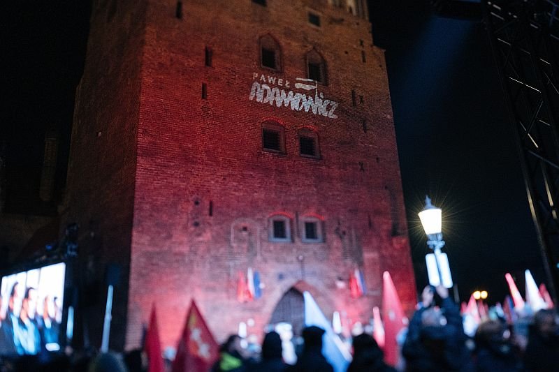 W Gdańsku 13 stycznia obchodzono pierwszą rocznicę zamachu na Pawła Adamowicza.