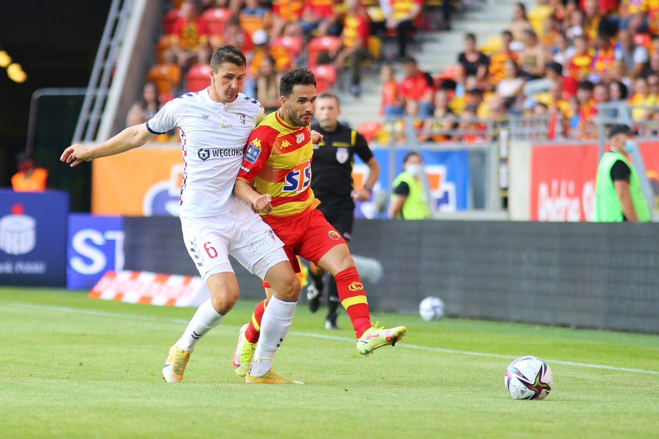 Górnik Zabrze pewnie wygrał w poniedziałek w Białymstoku, zaliczając drugie ligowe zwycięstwo z rzędu