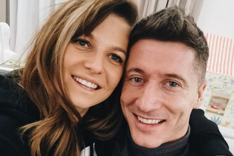 Anna Lewandowska pokazała zdjęcie z ciążowym brzuszkiem.