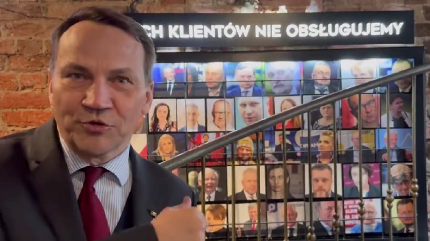 Radosław Sikorski odwiedził pub Sławomira Mentzena. Pokazał nagranie.