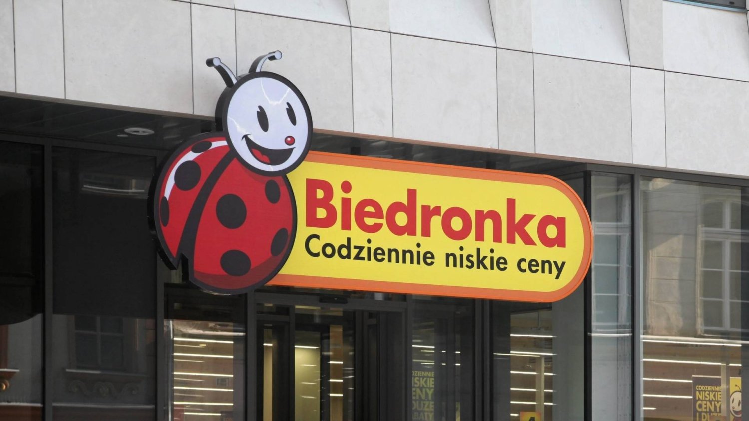 Drugą paczkę dorzucają gratis. Mega okazja w Biedronce tylko tego dnia. Biedronka ma promocję na tabletki do zmywarki.