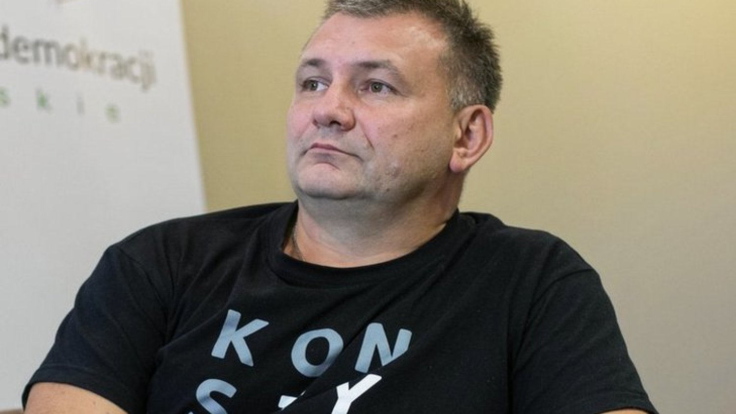 Sędzia Waldemar Żurek złożył pozew przeciwko Kamilowi Zaradkiewiczowi, p.o. I prezesa Sądu Najwyższego."Przyłączam się (...) i kwestionuję status p. Kamila Zaradkiewicza" – piszą na TT inni sędziowie.