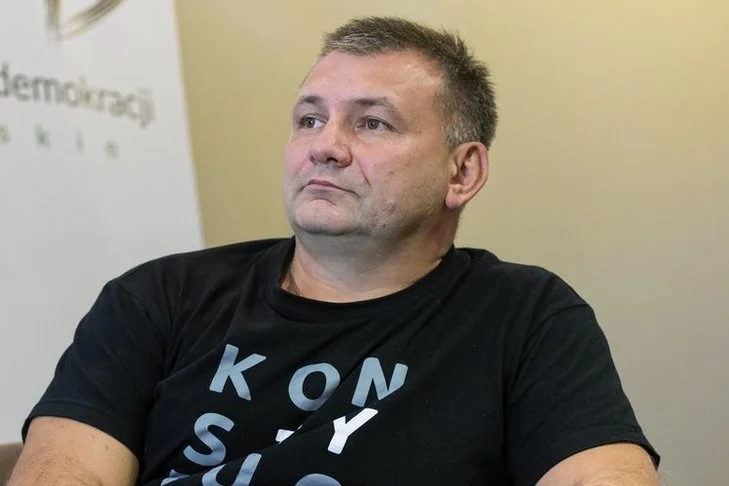 Sędzia Waldemar Żurek złożył pozew przeciwko Kamilowi Zaradkiewiczowi, p.o. I prezesa Sądu Najwyższego."Przyłączam się (...) i kwestionuję status p. Kamila Zaradkiewicza" – piszą na TT inni sędziowie.