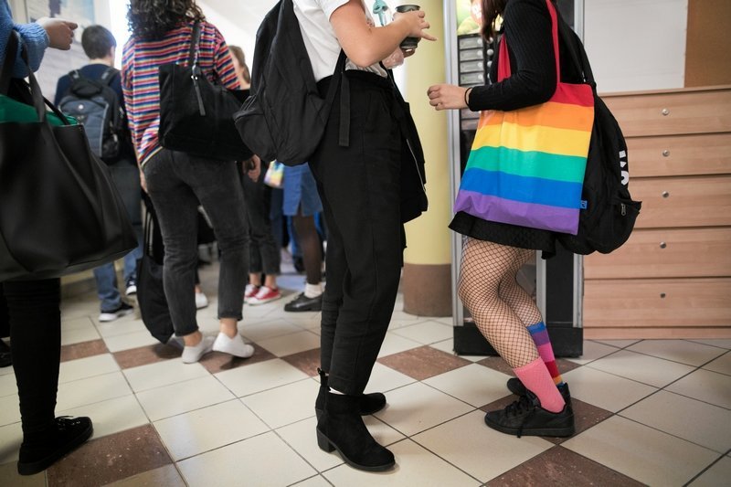 Osiemnastki nowymi ogniskami covid-19. W Gdyni dały o sobie znać w dwóch liceach. (zdjęcie ilustracyjne).