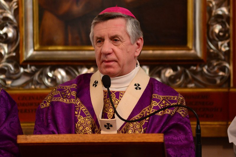 Abp Andrzej Dzięga powołał Duszpasterski Zespół Pomocy Rodzinom Rolników Aresztowanych i Szykanowanych.