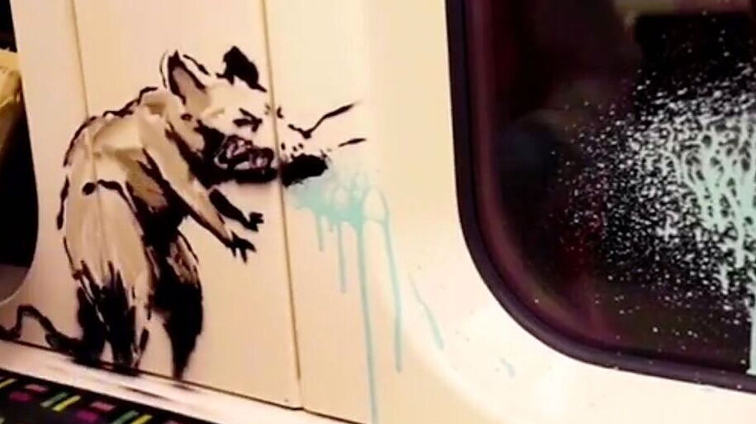 Nowe dzieło Banksy'ego powstało w londyńskim metrze. Artysta zachęca do noszenia maseczek w komunikacji miejskiej.