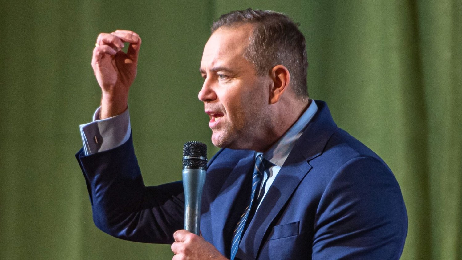 Sondaż zaufania do polityków. Nawrocki może i pierwszy, ale nastroje gorsze