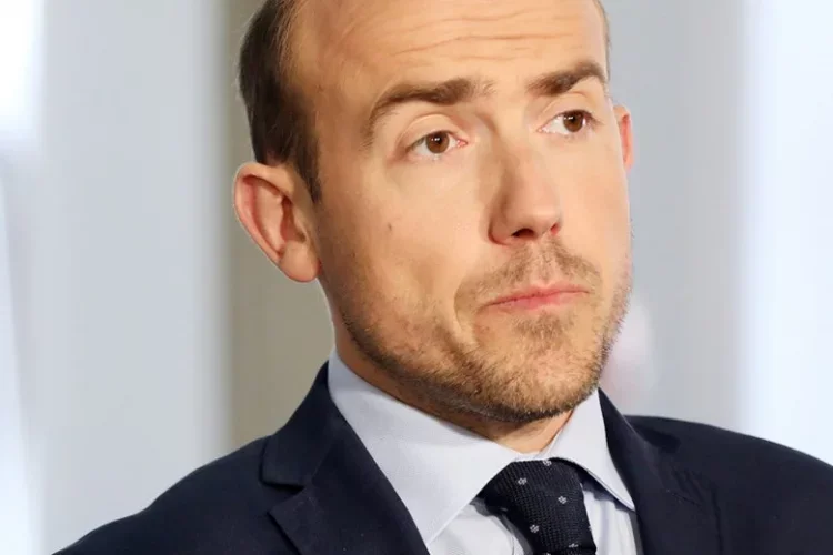 Według najnowszego sondażu Instytutu Badań Pollster dla "Super Expressu", Polacy w roli szefa PO widzą Rafała Trzaskowskiego. Według najnowszego sondażu Instytutu Badań Pollster dla "Super Expressu", Polacy w roli szefa PO widzą Rafała Trzaskowskiego.