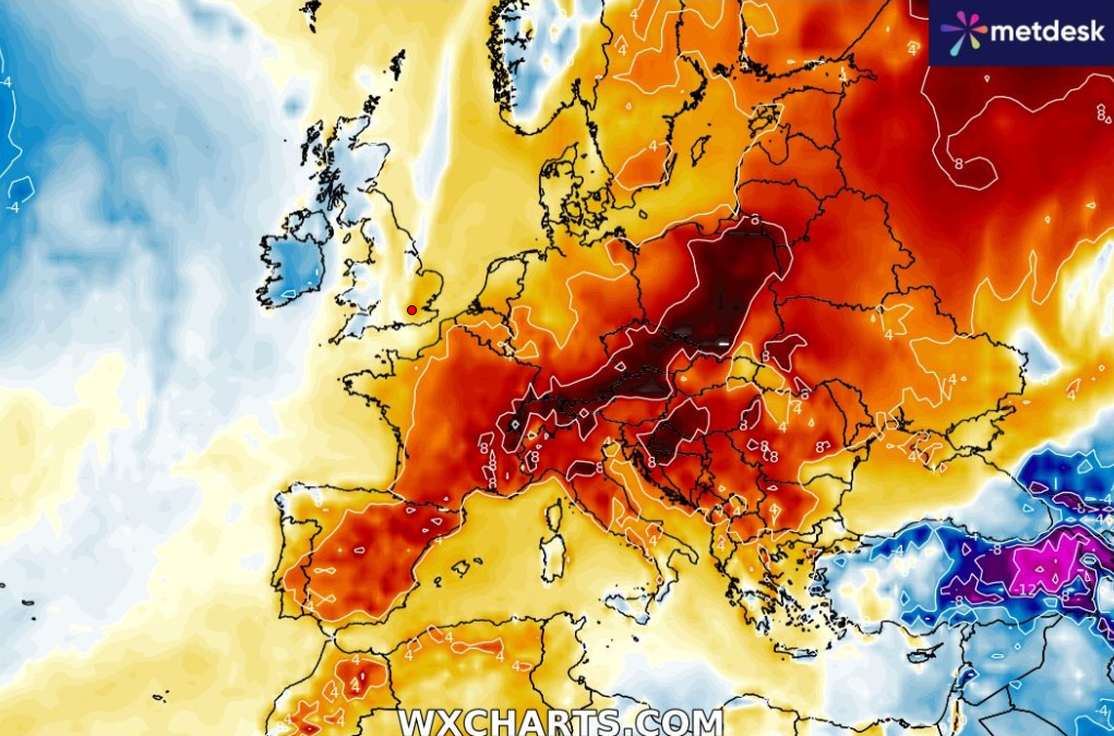 Prognoza pogody na koniec lutego jasno pokazuje wybuch ciepła. Symulacja anomalii temperatury na 26 lutego w Europie. Jak widać, w Polsce będzie ona największa.