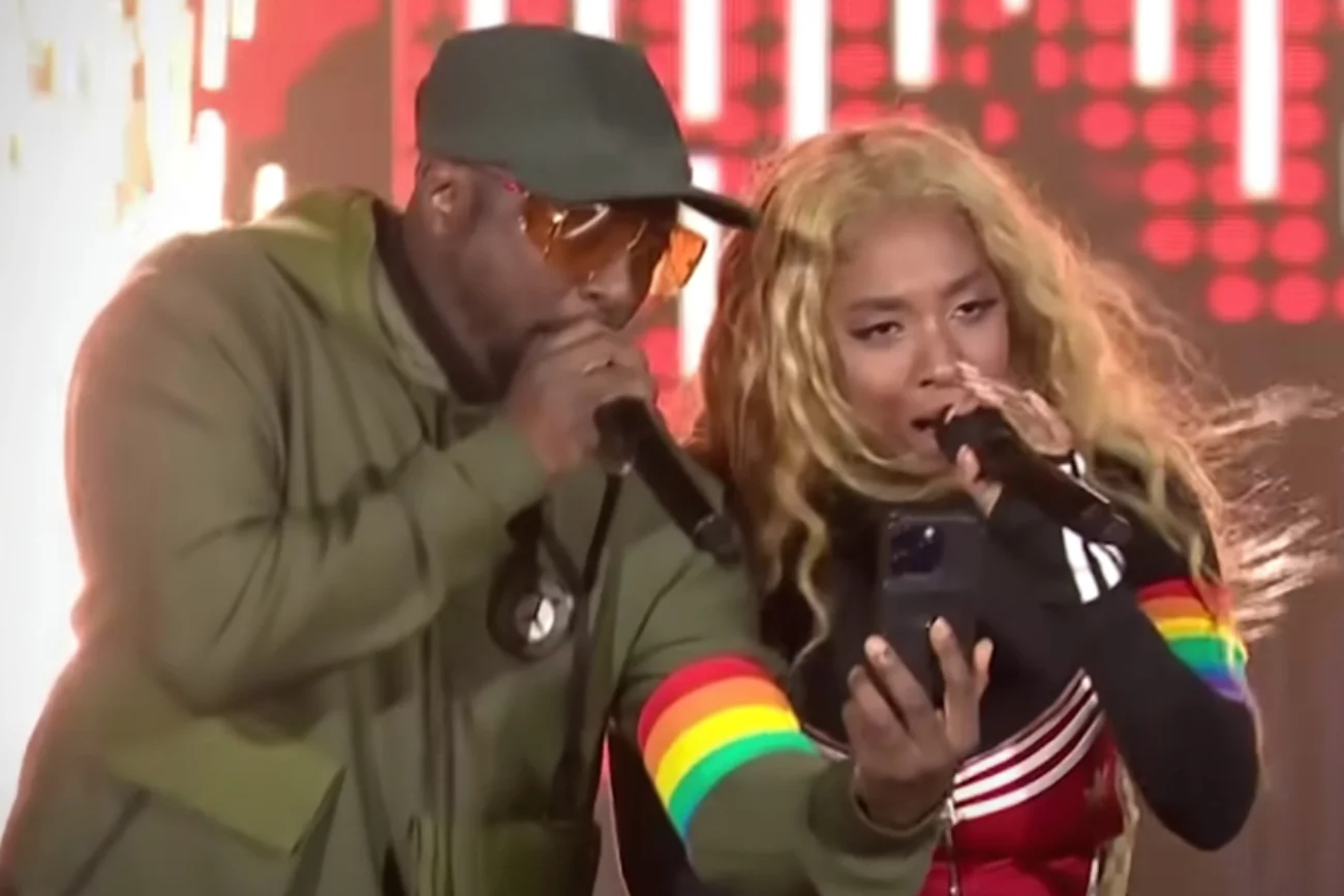 KRRiT otrzymała skargi za tęczowe opaski Black Eyed Peas. TVP bez kary