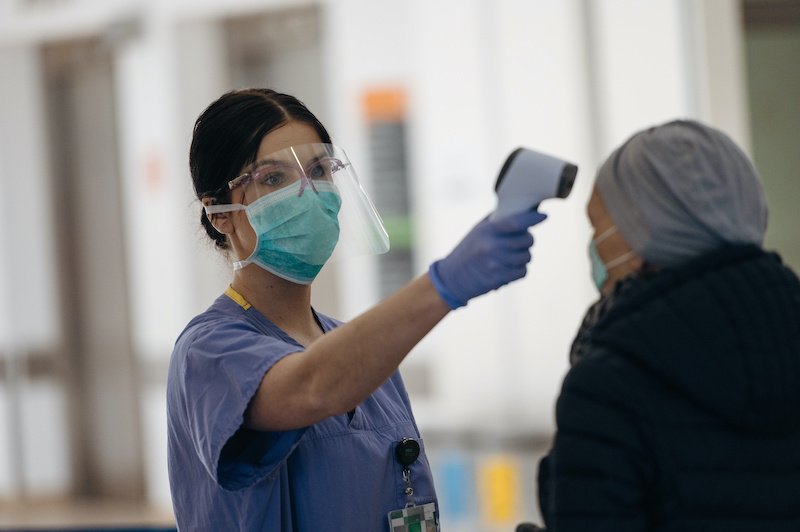 Coraz więcej chorych na koronawirusa w Polsce. Ministerstwo Zdrowia podaje dane już co kilka godzin.