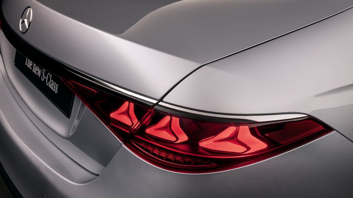 Nowy Mercedes-Benz Klasy S 2026. Niemcy zaszaleli i wymienili połowę auta