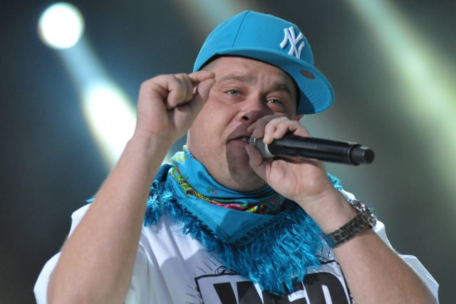 Tede sugeruje, że Liroy powinien przestać mówić jak muzyk i zacząć  używać języka polityków