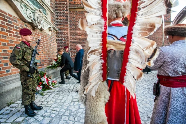 Obchody 333. rocznicy Wiktorii Wiedeńskiej. Podczas uroczystości został odczytany apel poległych z wymienieniem ofiar " Katastrofy Smoleńskiej".