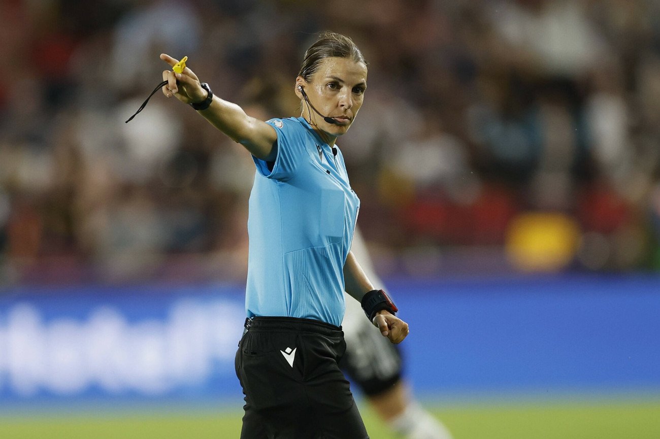 Stephanie Frappart będzie pierwszą kobietą w historii, która poprowadzi mecz piłkarskich mistrzostw świata mężczyzn.