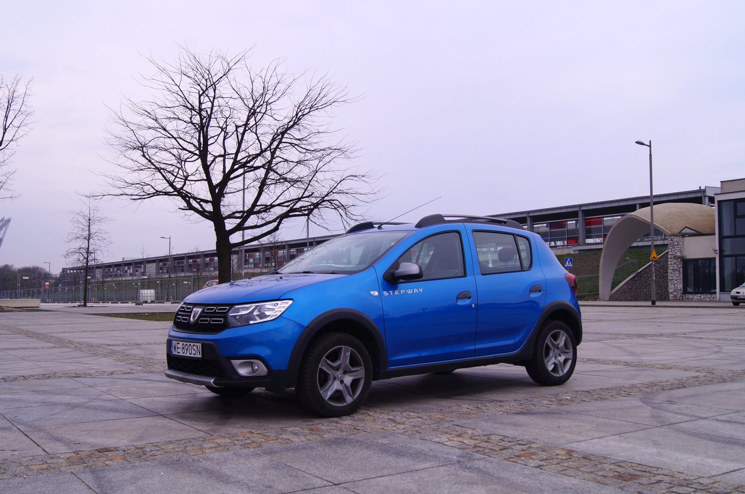 Dacia Sandero Stepway to samochód dla tych, którzy ponad wszystko stawiają funkcjonalność i nie chcą przepłacać.