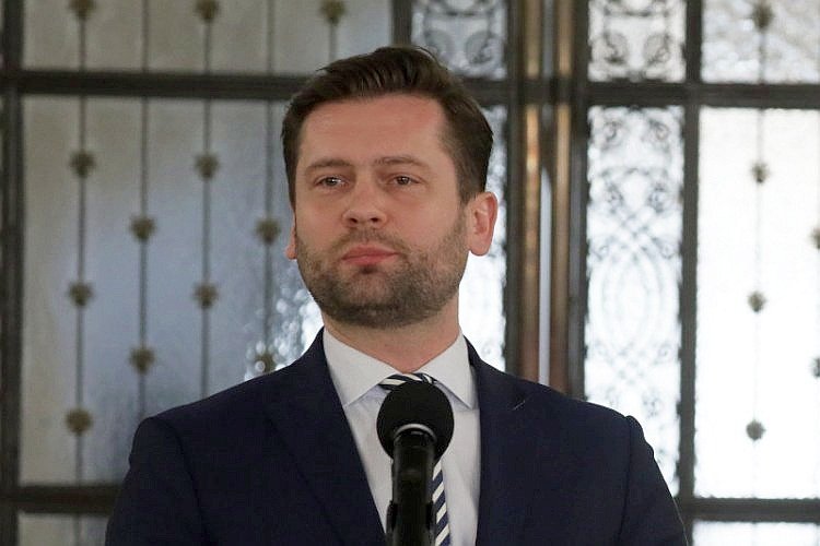 Poseł Kamil Bortniczuk w PR24 próbował ośmieszyć Strajk Kobiet.