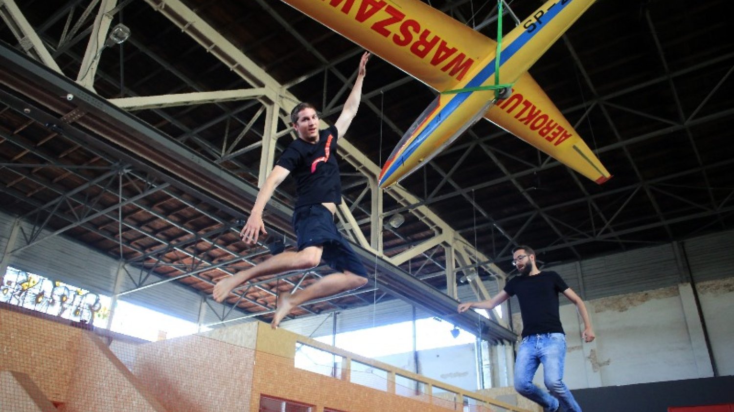 W parku trampolin o kontuzję nietrudno