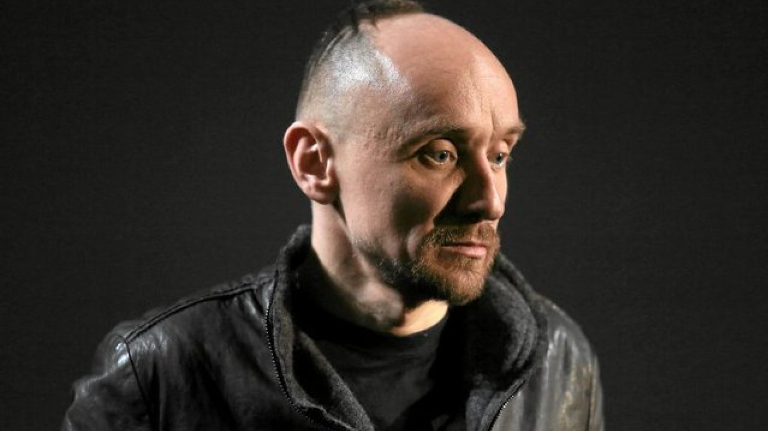 "Zemsta kończy się stosem trupów". Jan Klata, żegnając się z Teatrem Starym w Krakowie, udzielił mocnego wywiadu tygodnikowi "Newsweek".