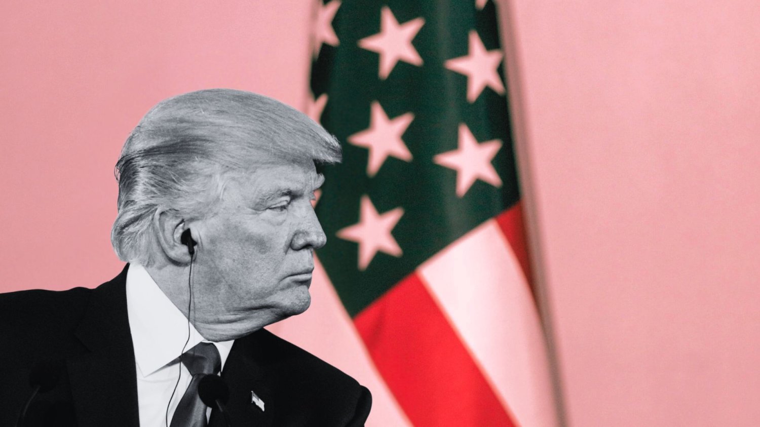Donald Trump na tle amerykańskiej flagi