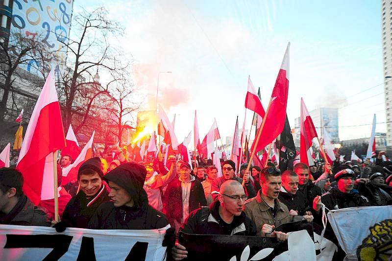 Roman Giertych ostro krytykuje obecnych liderów Młodzieży Wszechpolskiej za koalicję z kibolami, którzy kolejny raz wywołali zamieszki na Marszu Niepodległości.