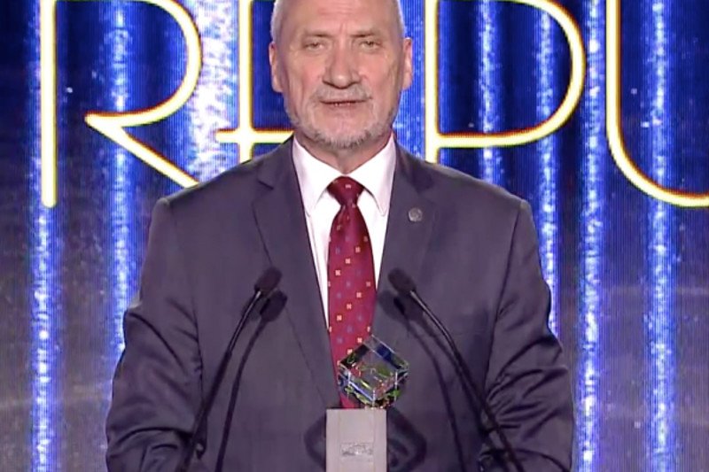 Antoni Macierewicz głosami publiczności został wybrany na "Osobowość 5-lecia" TV Republika. "Osobowością 5-lecia" zdaniem jury został z kolei Jarosław Kaczyński.