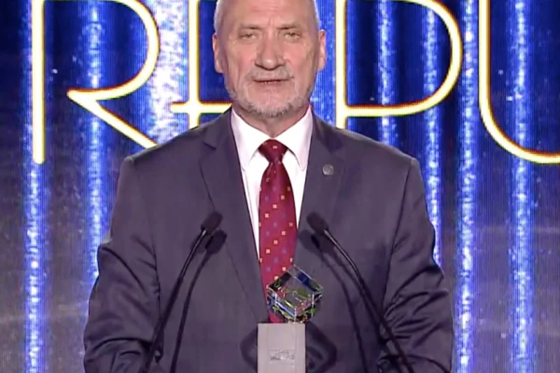 Antoni Macierewicz głosami publiczności został wybrany na "Osobowość 5-lecia" TV Republika. "Osobowością 5-lecia" zdaniem jury został z kolei Jarosław Kaczyński.