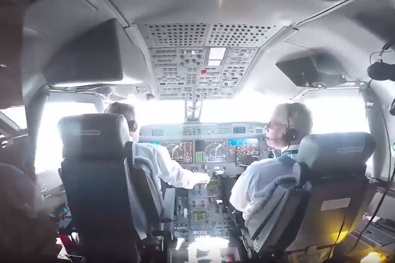 Nadal może kto chce wejść do kabiny pilotów?