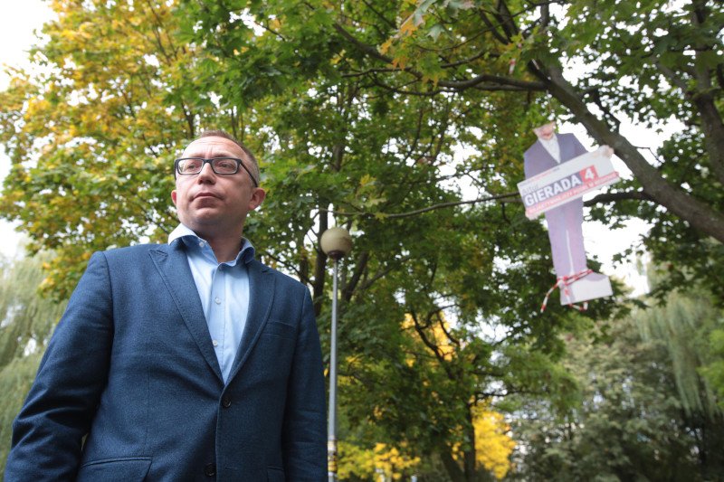 Są zarzuty dla dwóch mężczyzn, którzy powiesili wizerunek Artura Gierady na drzewie w Kielcach.