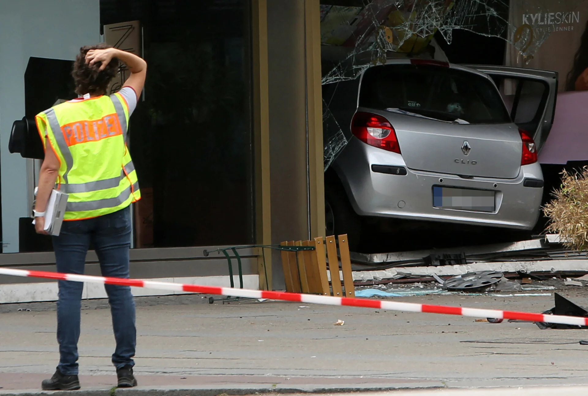 Ujawniono, że kierowcą renault, które staranowało grupę ludzi w Berlinie, był 29-latek "znany policji". Ujawniono, że kierowcą renault, które staranowało grupę ludzi w Berlinie, był 29-latek "znany policji".