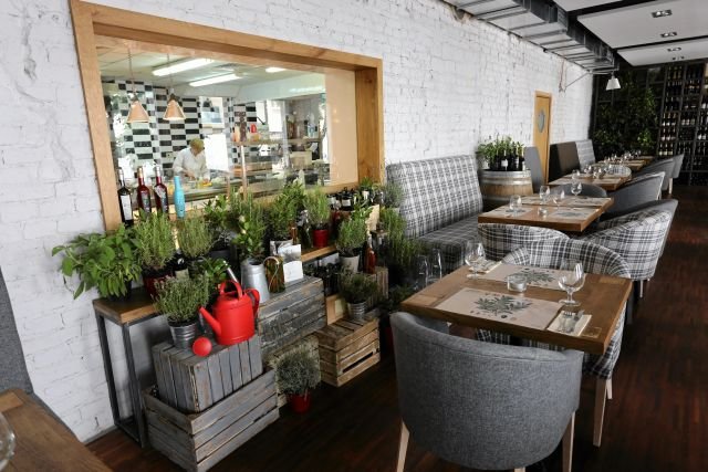 Restauracja Dwie Trzecie, Warszawa