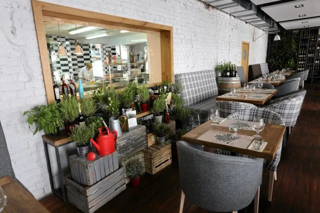 Restauracja Dwie Trzecie, Warszawa