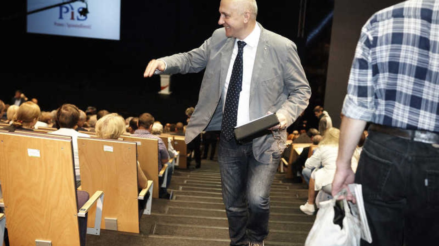 Joachim Brudziński zapewnia, że dzieci uwielbiają Jarosława Kaczyńskiego.