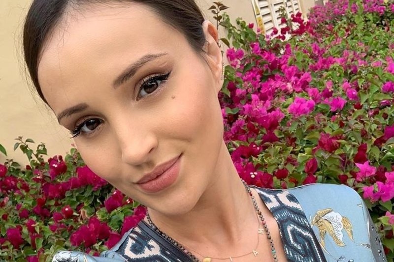 Czy żona reprezentanta Polski powinna świecić przykładem?