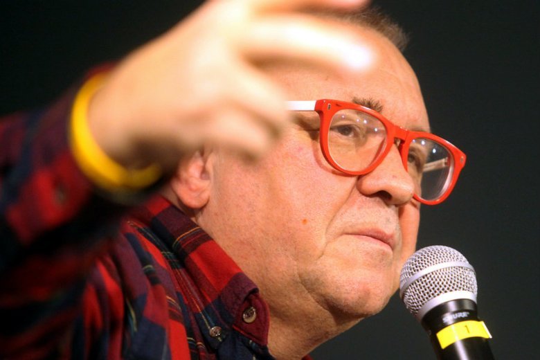 Jerzy Owsiak składał na policji zeznania przeciwko urzędniczce, która oskarża szefa WOŚP o malwersacje i wyzywa go od komuchów.