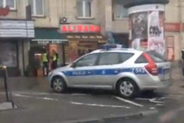 Policjant, który zaparkował na miejscu dla niepełnosprawnych, został ukarany mandatem i punktami karnymi