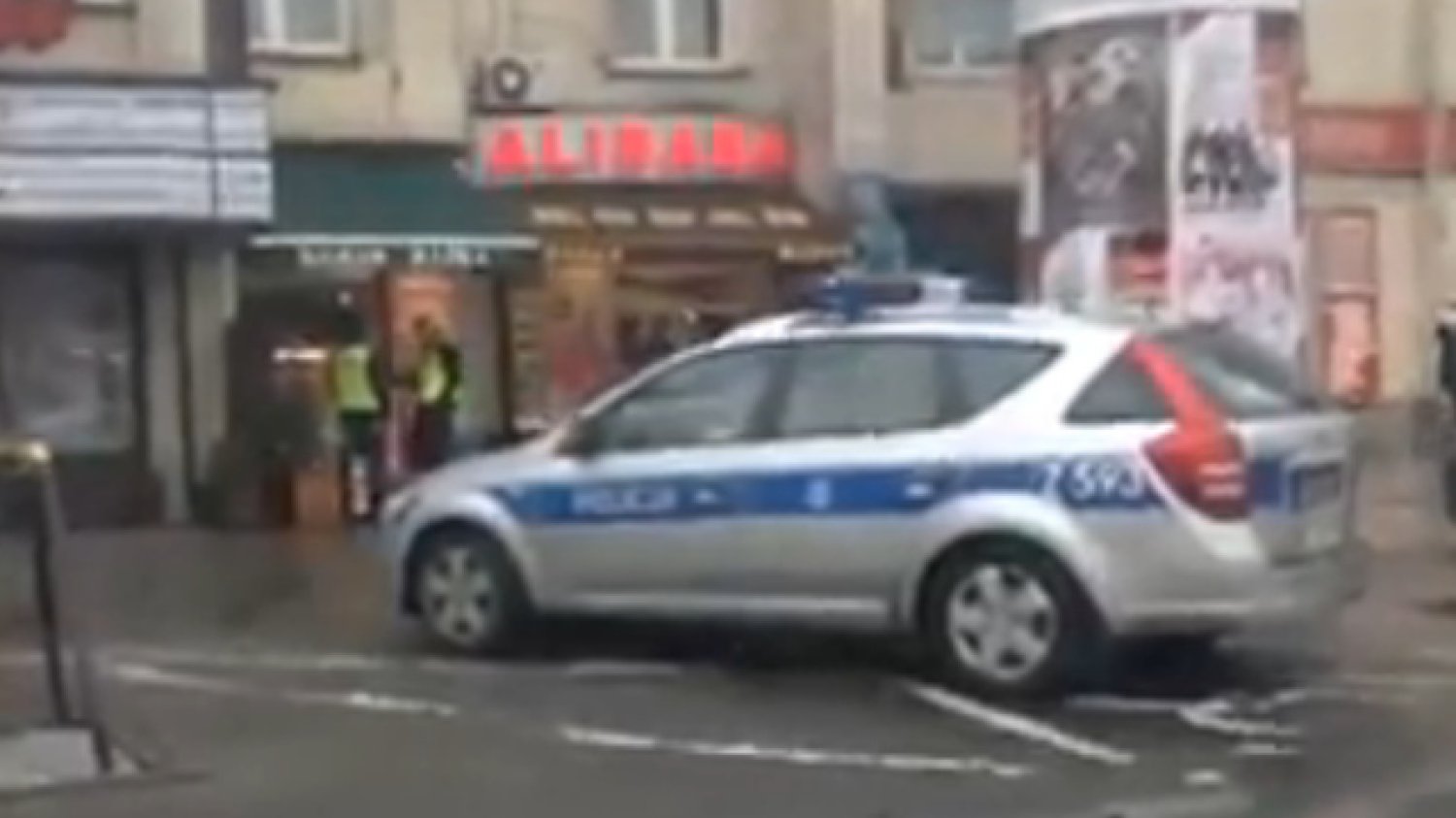 Policjant, który zaparkował na miejscu dla niepełnosprawnych, został ukarany mandatem i punktami karnymi