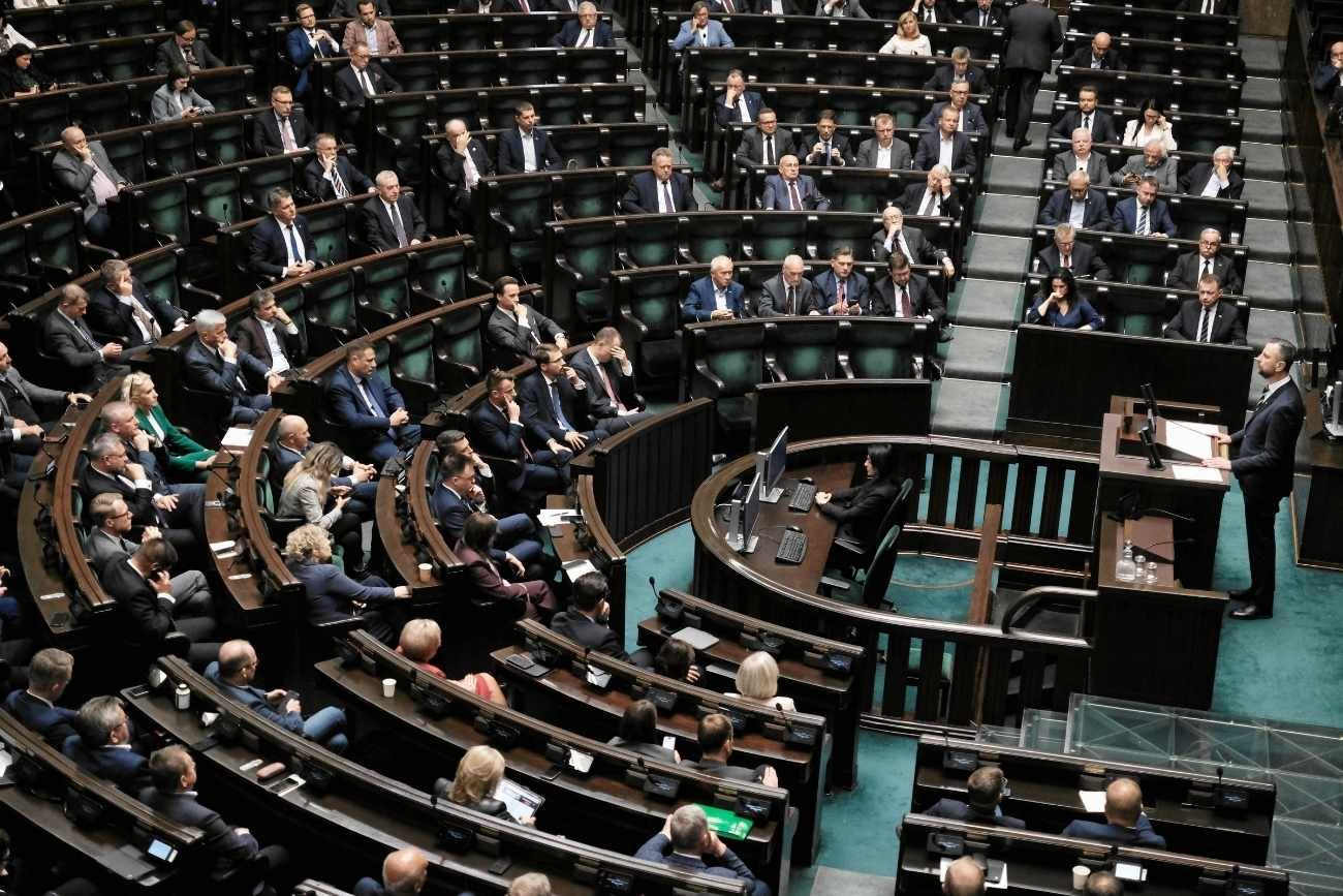 Znów zmiany w poparciu partii. Kaczyński się cieszy, ale kto inny kradnie uwagę