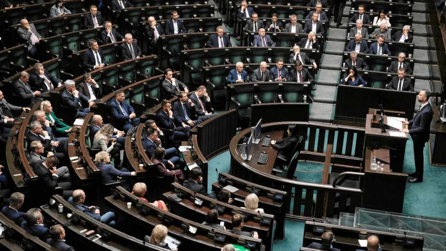 PiS prowadzi w nowym sondażu. To jednak ta partia kradnie uwagę. PiS prowadzi w sondażu partyjnym. Uwagę zwraca sytuacja Polski 2050.