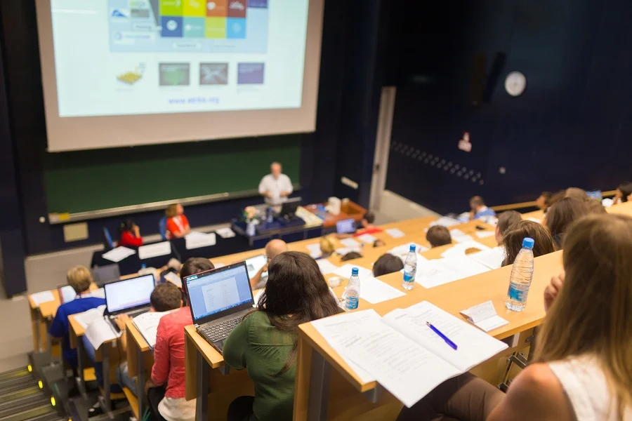 Niektóre uczelnie już w tym roku ograniczą liczbę miejsc dla kandydatów nawet o 50 proc.