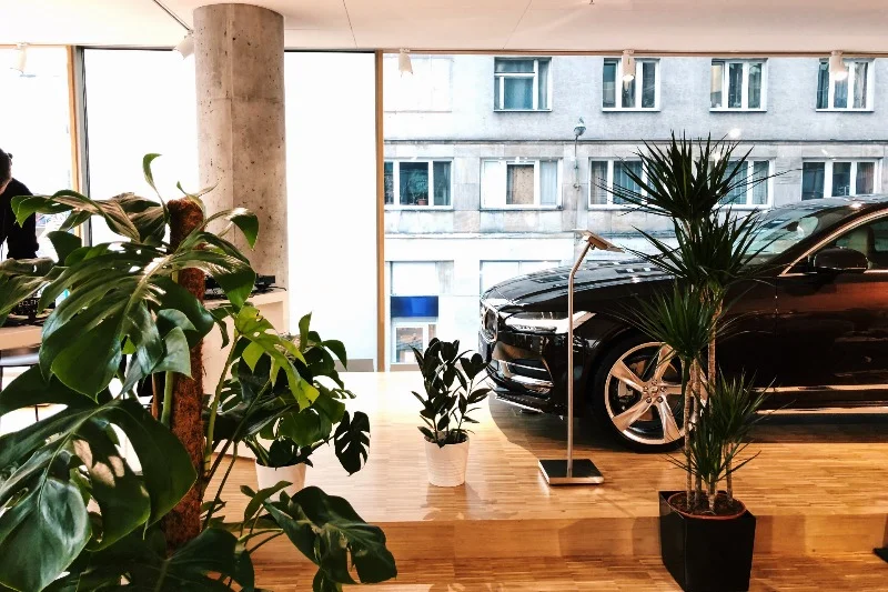 Prezentacja nowej kolekcji odbyła się w wyjątkowym salonie Volvo połączonym z kawiarenką, w samym centrum Warszawy