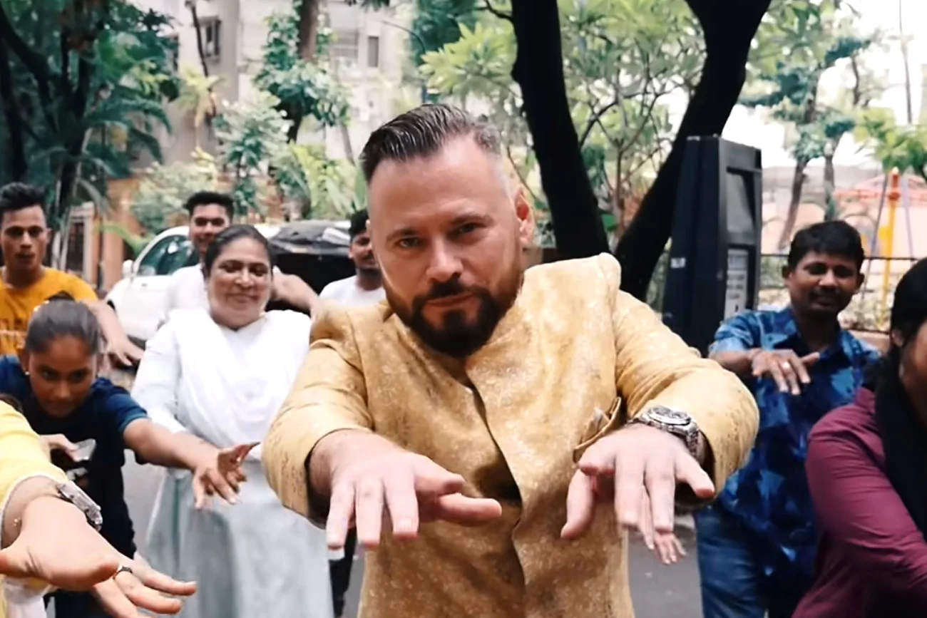 Kim jest Khris Stan Khan?